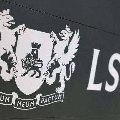 London stock market trading resumes after small cap outage