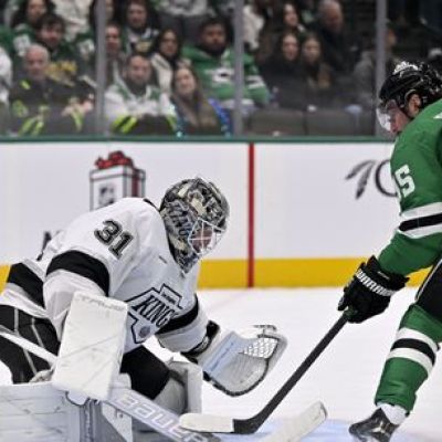 Kuemper exits early as Kings fail to handle Stars