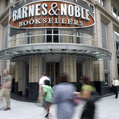 Leonard Riggio, 83, Dies; Founded Barnes & Noble and Upended Publishing