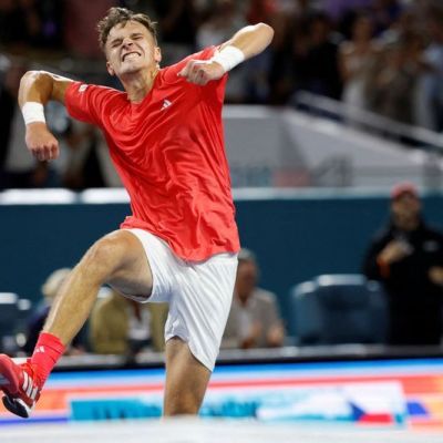 Tennis-Mensik cherishes Messi handshake ahead of clash with hero Djokovic