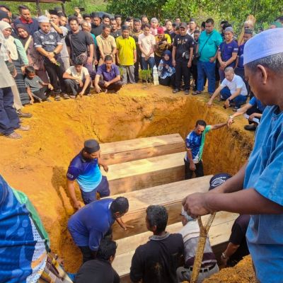 Four family members killed in Johor crash laid to rest in single grave