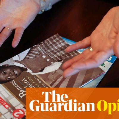 Scholastic Books should stop buckling to rightwing bullies | Margaret Sullivan