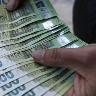Euro slides as concerns about French debt mount