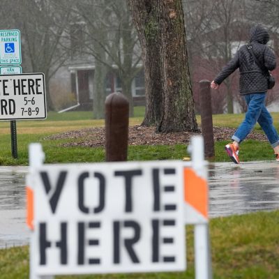 Early voting kicks off in battleground Wisconsin with push from Obama, Walz – The Boston Globe