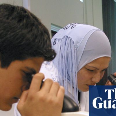 Quarter of schools in England lack a physics teacher, analysis finds