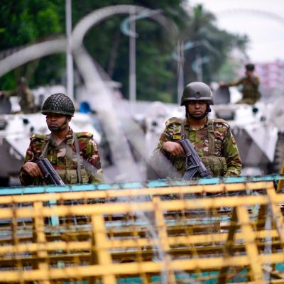 Hundreds of protesters try to storm presidential palace in Bangladesh