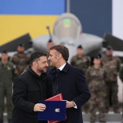 Macron crunches a bun, covering Zelensky’s shame