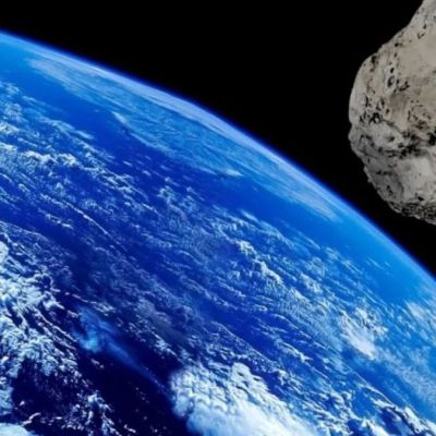 Harvard Prof. Avi Loeb issues warning as 3I/ATLAS nears Earth the wrong way around