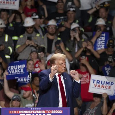 Trump allies warn: Stay on message, stop with the distractions