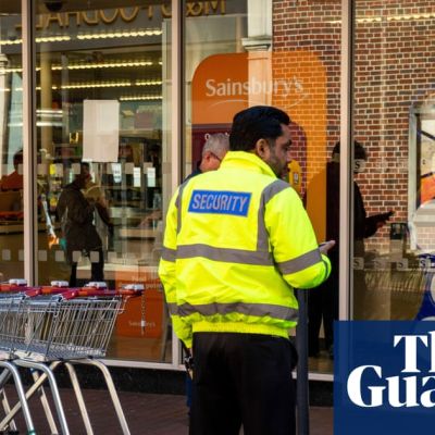 Criminals ‘systematically’ targeting UK shops, costing £400m last year, say retailers