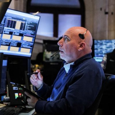 Investors grapple with tariff-driven economic threat as market swings persist