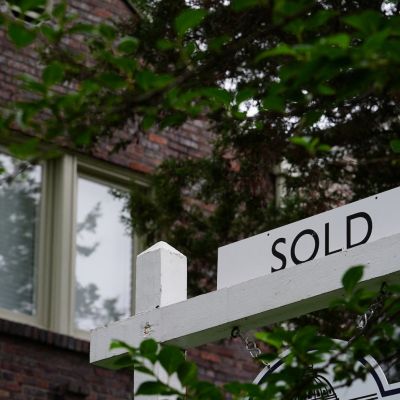 US 30-year fixed-rate mortgage flirts with 7%