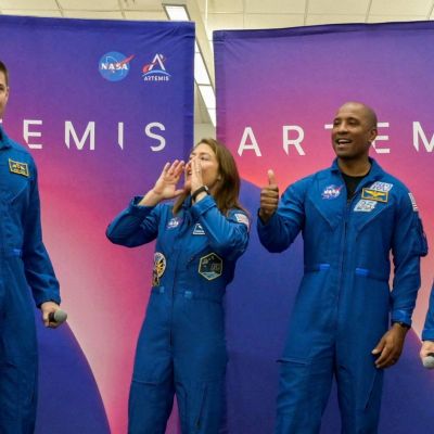 NASA opens SpaceX moon-lander contract to rival bids after Starship delays