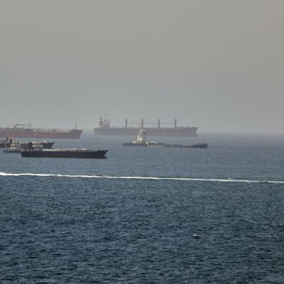 Iran launches missile attacks on Bahrain and Kuwait after US air strikes