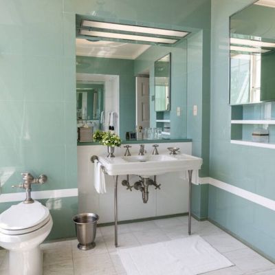 Trump announced that he had completed the renovation of the Lincoln bathroom in the White House, criticizing its previous Art Deco appearance