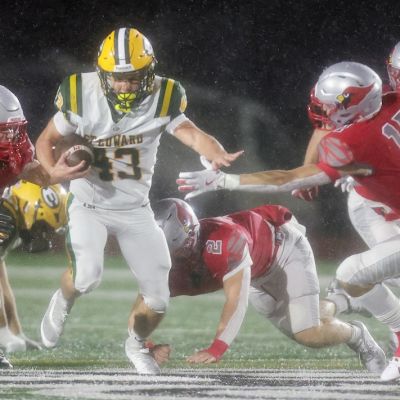 Mentor vs. St. Edward: Late stop sends Eagles to fourth consecutive state semifinal