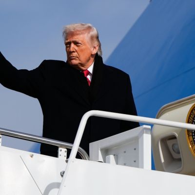 Air Force One forced to land minutes into Trump’s flight to Davos