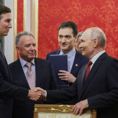 US Envoys Hold Three-Hour Kremlin Talks With Putin