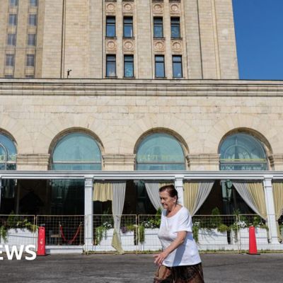 Steve Rosenberg: Outside Moscow restaurant after bomb kills three