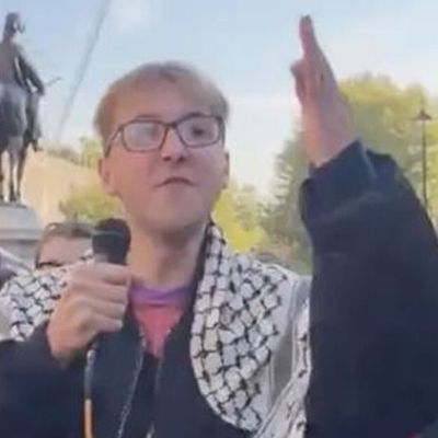 Oxford University student leads put the Zios in the ground Gaza death chant