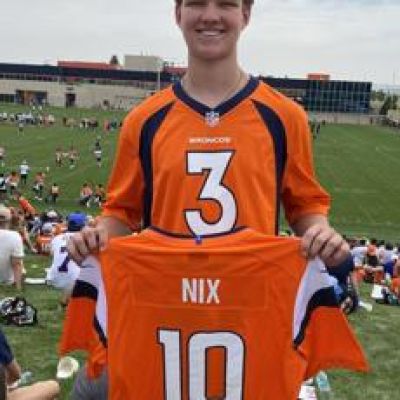 NFL draft pick Bo Nix is a fan favorite at Broncos training camp