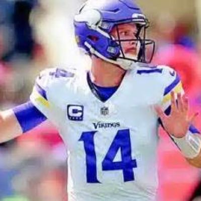 Darnold looks the part in opener