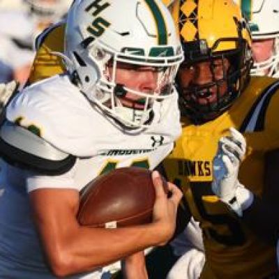 Sam Estrada claims hot hand with 2 long TD runs as Lindbergh shuts out Hazelwood Central