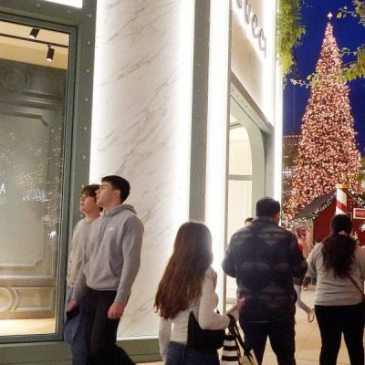 Shoppers are ready to open their wallets this holiday season — for the right deals