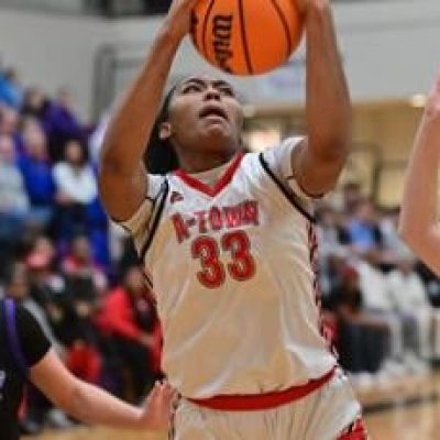 Jarius Powers overcomes foul trouble to help Alton top Breese Central for Mascoutah title