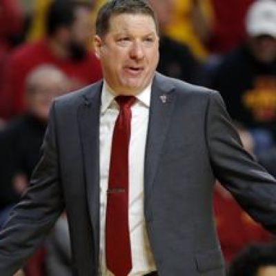 Ole Miss coach Chris Beard tells story of tearing his ACL at Iowa State ahead of NCAA Tournament matchup