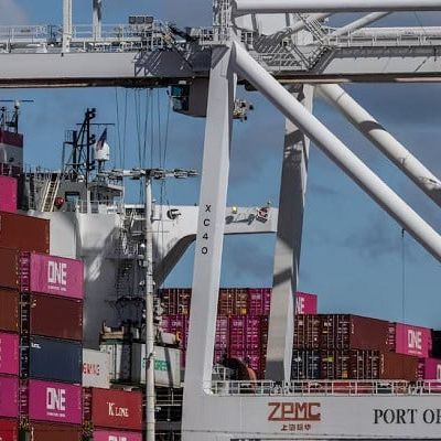 US-Canada trade feud heats up as Washington targets beverages, bikes, dairy