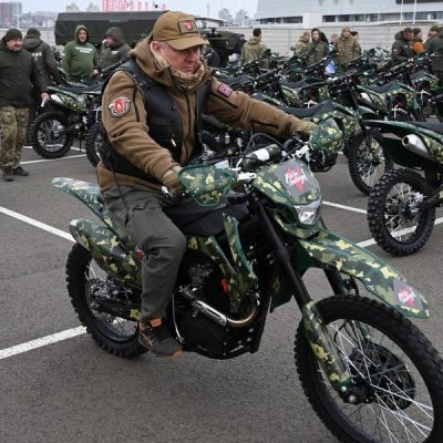 Russian soldiers are replacing tanks with motorcycles