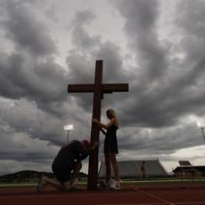 Hundreds gather at high school stadium to honor the many lost to Texas deadly floods