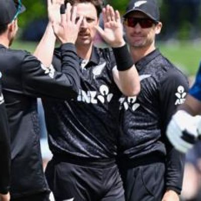 New Zealand wins the toss and bowls in the first ODI against Ashes-bound England