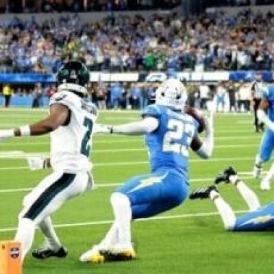 Chargers edge reigning champions Eagles after defensive show