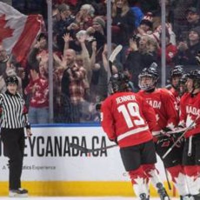 U.S. downs Canada 4-1 in women’s hockey, sweeps Rivalry Series