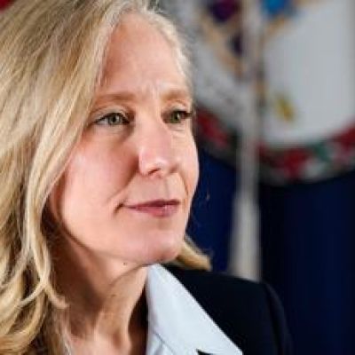 Abigail Spanberger becomes Virginia’s 1st female governor in historic inauguration