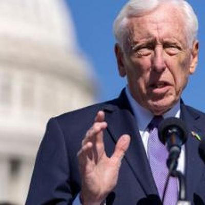 Rep. Steny Hoyer, the longest-serving House Democrat, to retire at the end of term
