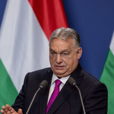 Hungary to deploy troops against potential ‘Ukrainian attacks’  —  RT World News