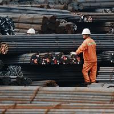 Trump orders new pharma tariff, reshapes metal duties – Latest News