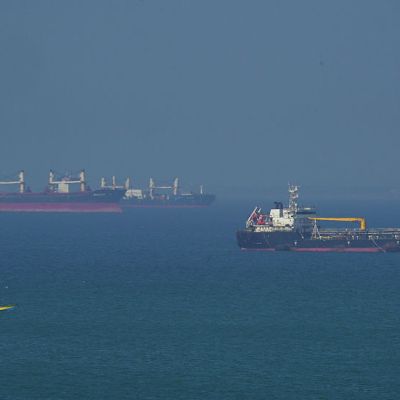 US threatens sanctions over payments to Iran for Hormuz passage — RT World News