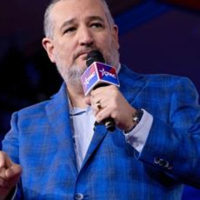 Key Senators Cruz, Cantwell look to break college sports logjam in Congress with a bipartisan bill