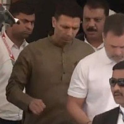 MP News: LoP Rahul Gandhi Arrives In Indore For Three-Hour Visit To Meet Bhagirathpura Victims; Jitu Patwari Receives Him At Airport– VIDEO