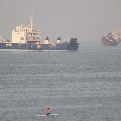 Iran sets rider for Hormuz reopening