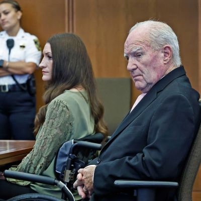 Lindsay Clancy’s lawyer asks Trump to pardon her after mistrial – AOL