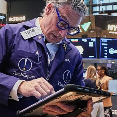 Tech sell-off deepens as oil prices rise on renewed Iran tensions