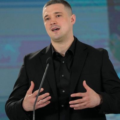 Zelensky fires a top aide amid a graft probe as Ukraine’s ex-defense minister demands elections