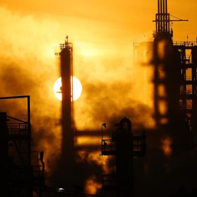 Editorial: CalPERS must ditch fossil fuel investments. Its new ‘sustainable’ plan doesn’t do that