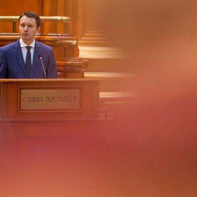 Romanian lawmakers reject a new center-right Cabinet as political crisis deepens