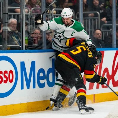 Canucks Collapse After The First Period, Fall 6-1 To The Stars